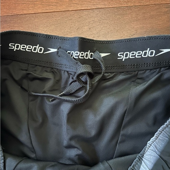 NWT Speedo Men's Tech Volley UPF50+
Swim Shorts trunks Size XL Grey Black - Picture 8 of 9